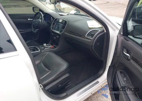 2017 Chrysler 300 C z USA, uszkodzony, nr VIN 2C3CCAEG2HH512323